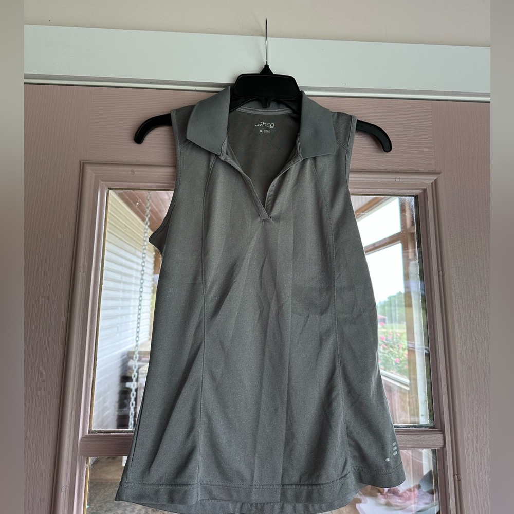 Sleeveless polo